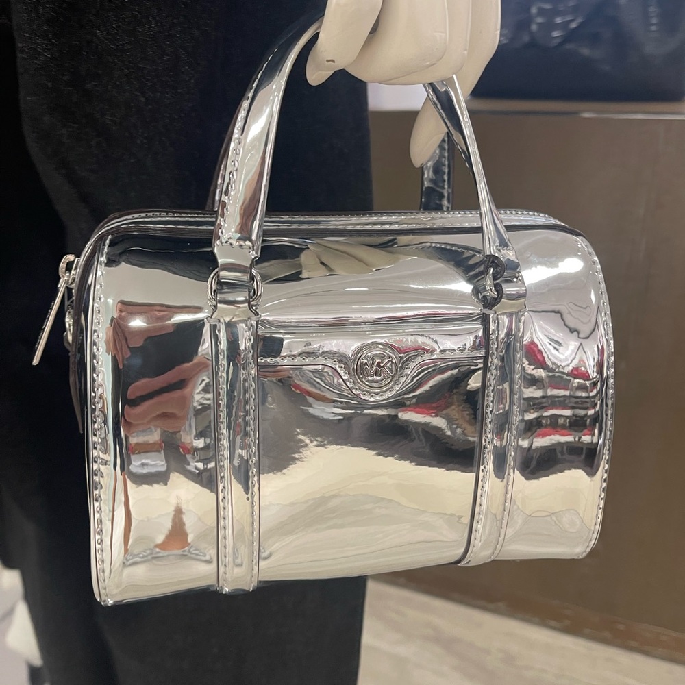 MICHAEL KORS Jet Set Small Patent Duffel Xbody Crossbody Bag
Silver
NWT - Picture 7 of 16